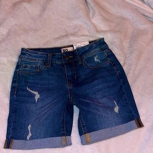 These very Y2K and grunge jeans great for camping!! Pls buy!! Ty you